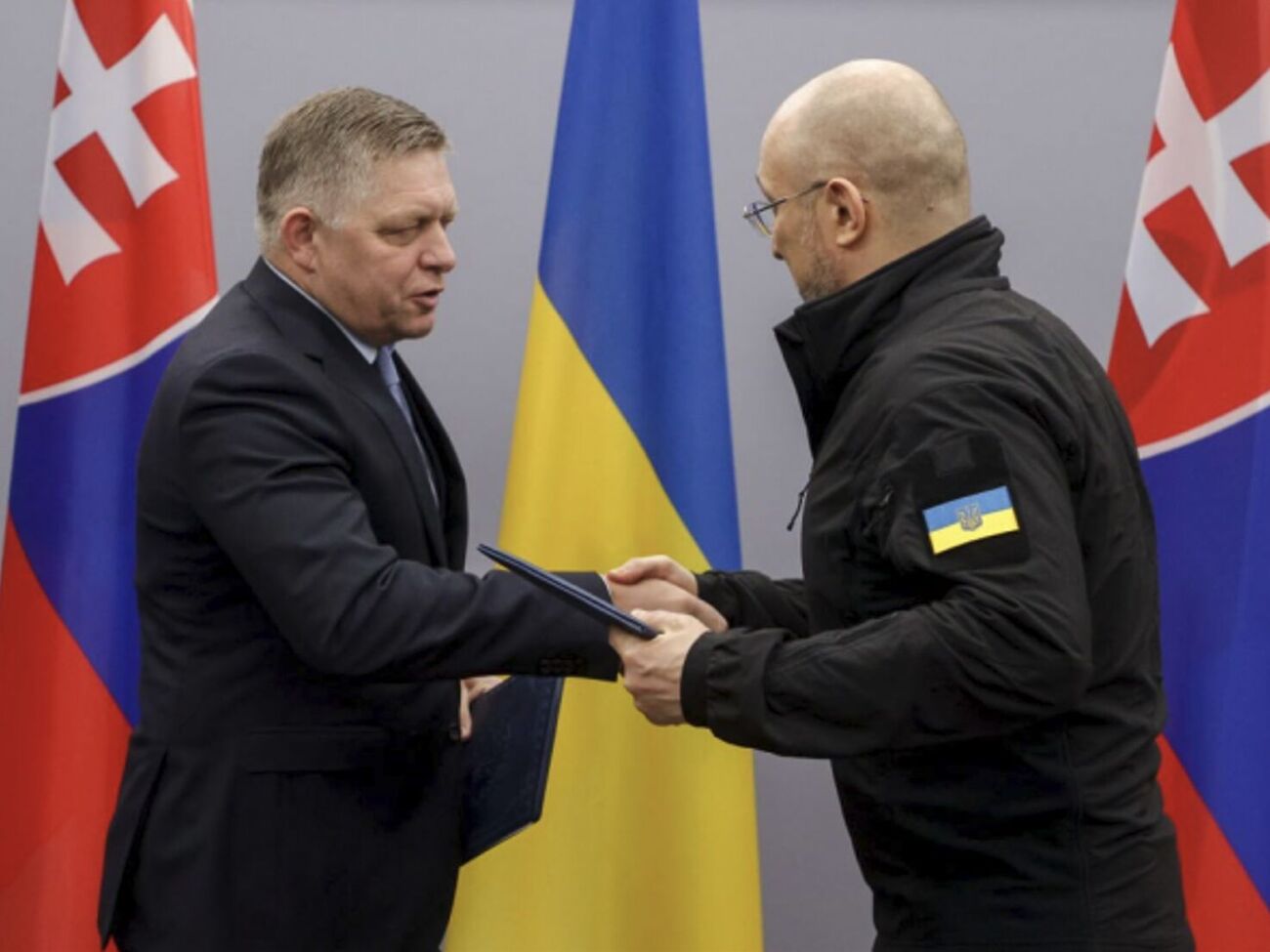 Шмыгаль сообщил, что провел ряд разговоров с Фицо