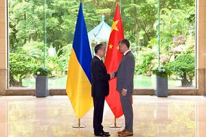 23 июля Кулеба с рабочим визитом посетил Китай и встретился с Ван И