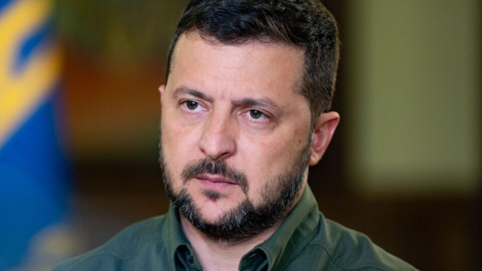 У сил оборони України немає можливості використовувати всю зброю так, як вони вважають за потрібне, зазначив Зеленський