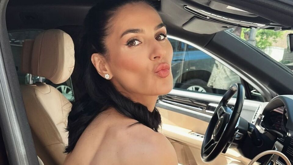 Ефросинина в июне обрезала длинные волосы