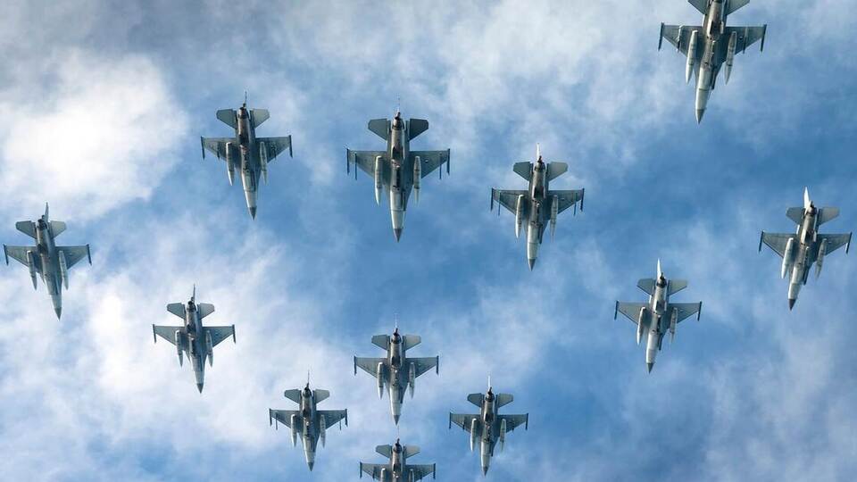 Процесс передачи Украине F-16 продвигается вперед, отметили в Белом доме