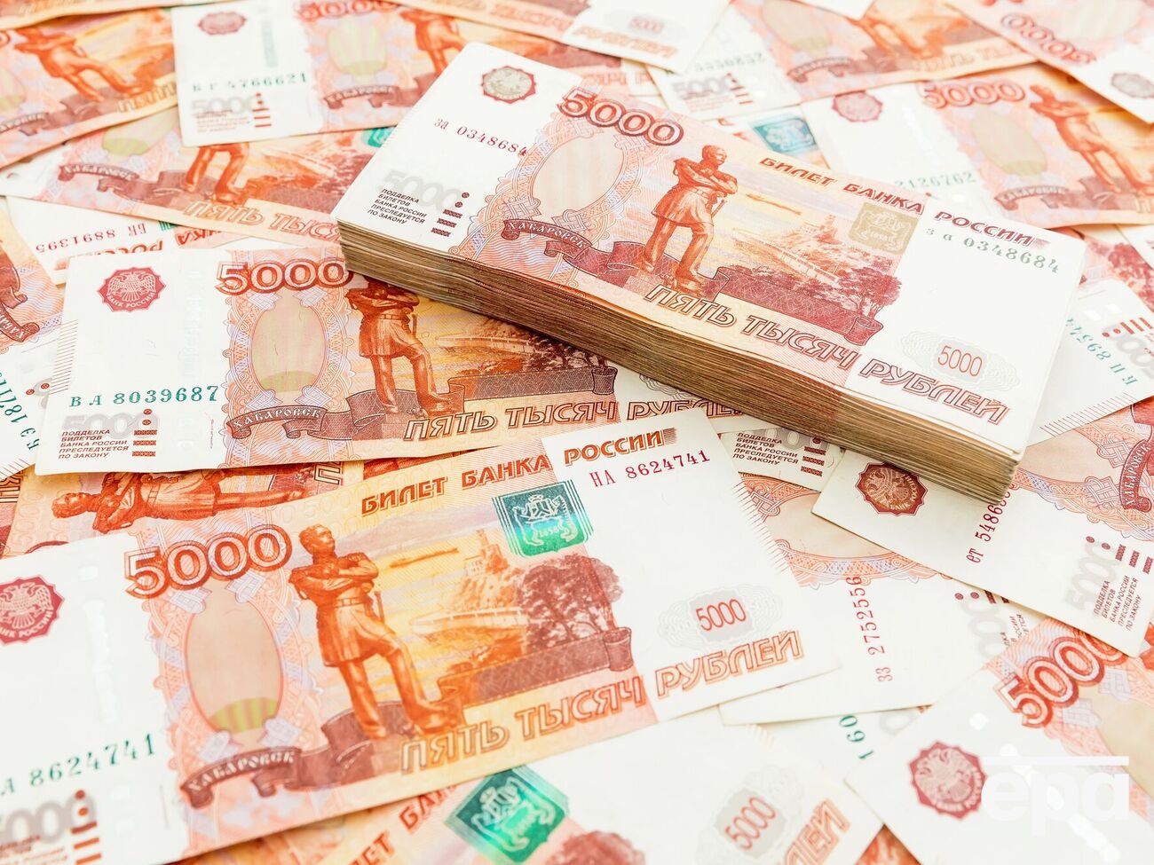 Российский рубль просел по отношению к доллару