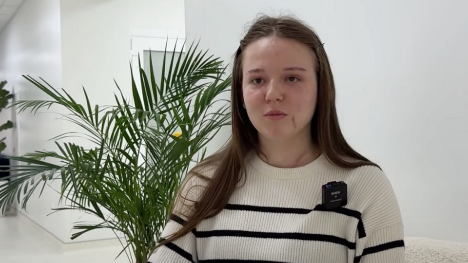 Анна: У лікарні з моєї шиї дістали великий уламок скла. Лікар сказав, що не знає, як я доїхала живою