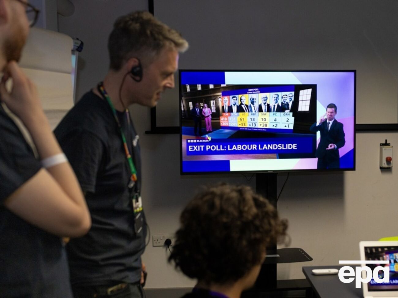 По предварительным опросам, лейбористы втрое опережают консерваторов