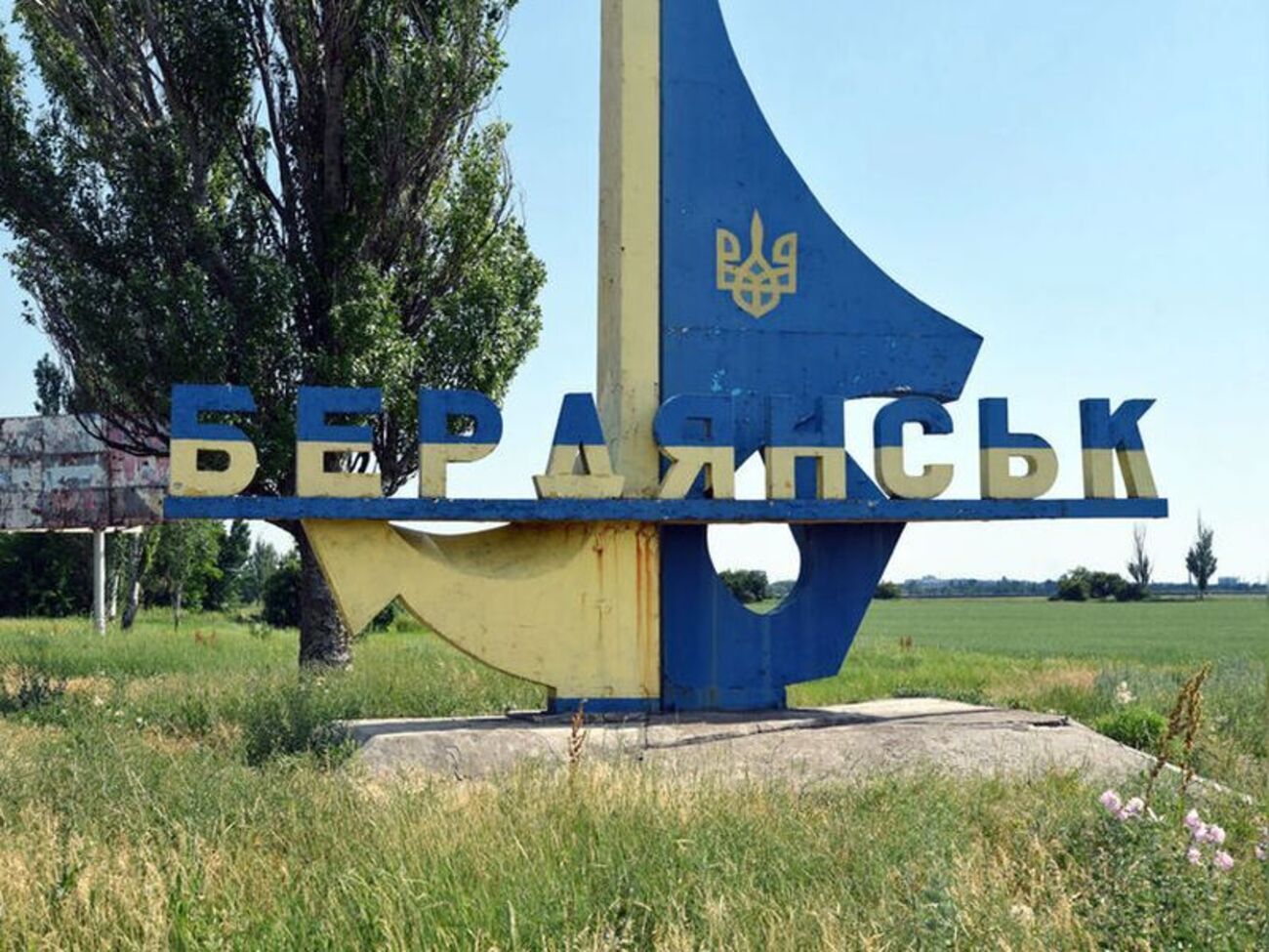 Окупаційна влада Бердянська хоче поховати вбитих підлітків як "терористів", пишуть ЗМІ