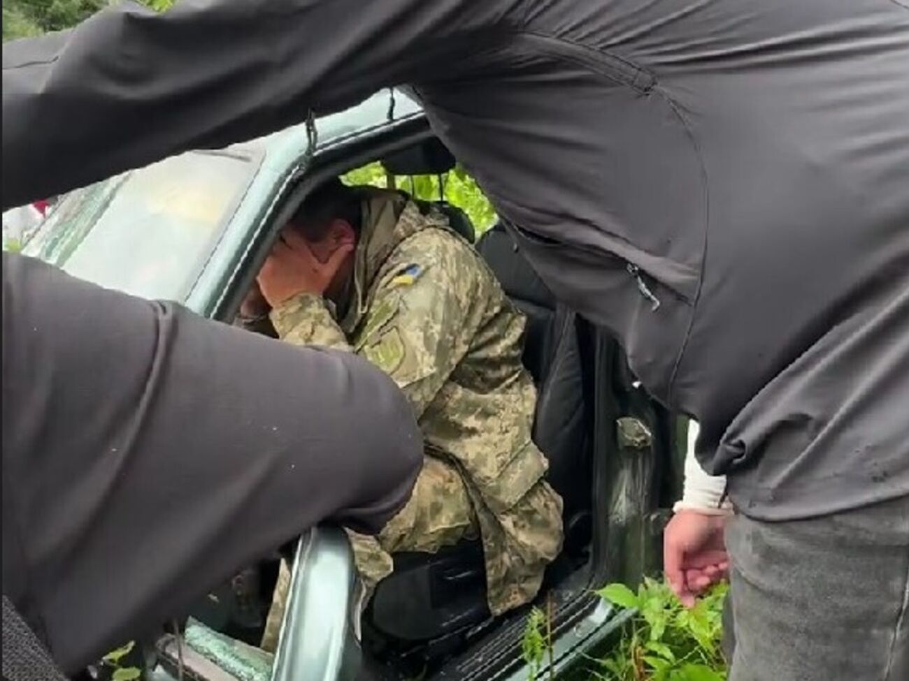 Местные напали на военнослужащего ТЦК, который был ранен на фронте, и повредили его машину, отметили в ОК "Захід"