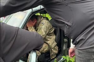 Місцеві напали на військовослужбовця ТЦК, пораненого на фронті, й побили його машину, зазначили в ОК "Захід"