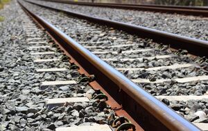 Зістрибнути з потяга чоловікові порадили в анонімному Telegram-каналі