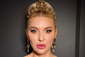 В клипе Буткевич появляется в нескольких образах