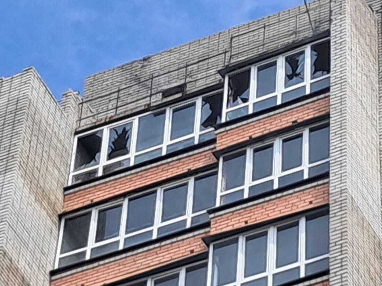 В Никопольском районе повреждены семь частных домов и многоэтажка из-за российских атак, отметили в ОВА