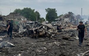 В Селидово повреждения получили 15 частных домов, 21 автомобиль, четыре магазина и промышленное здание, рассказали в ОВА
