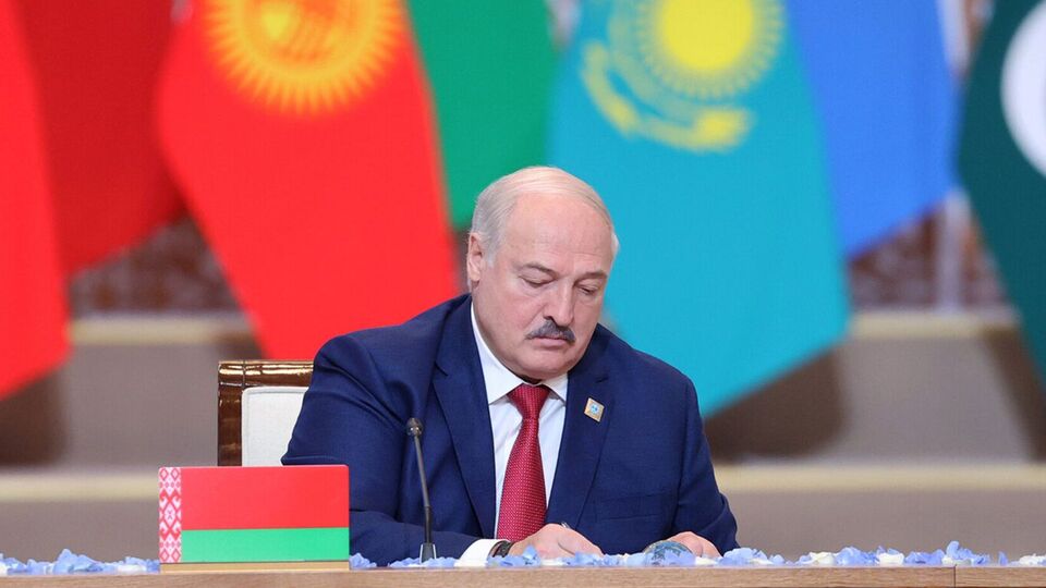 Лукашенко важко хворіє, зазначили ЗМІ