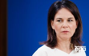 В Венгрии утверждают, что не смогли принять Бербок по техническим причинам