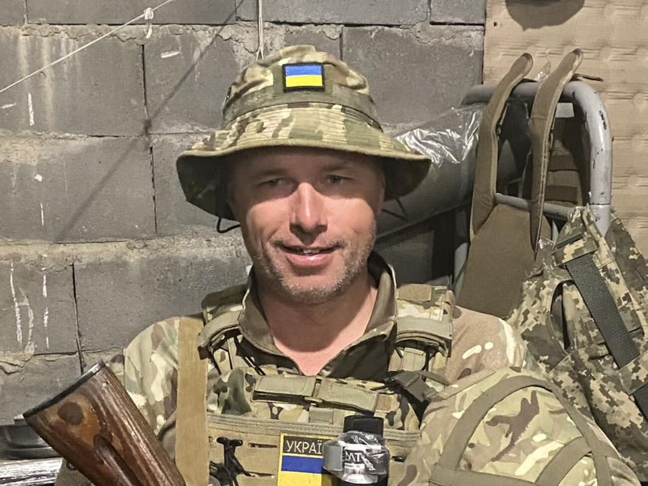 Мы абсолютно обычные. Едим кашу, не любим Зеленского или клянем Пороха, воем на марш-броске. Ни одного героя или Шварценеггера. Но других солдат у вас не будет