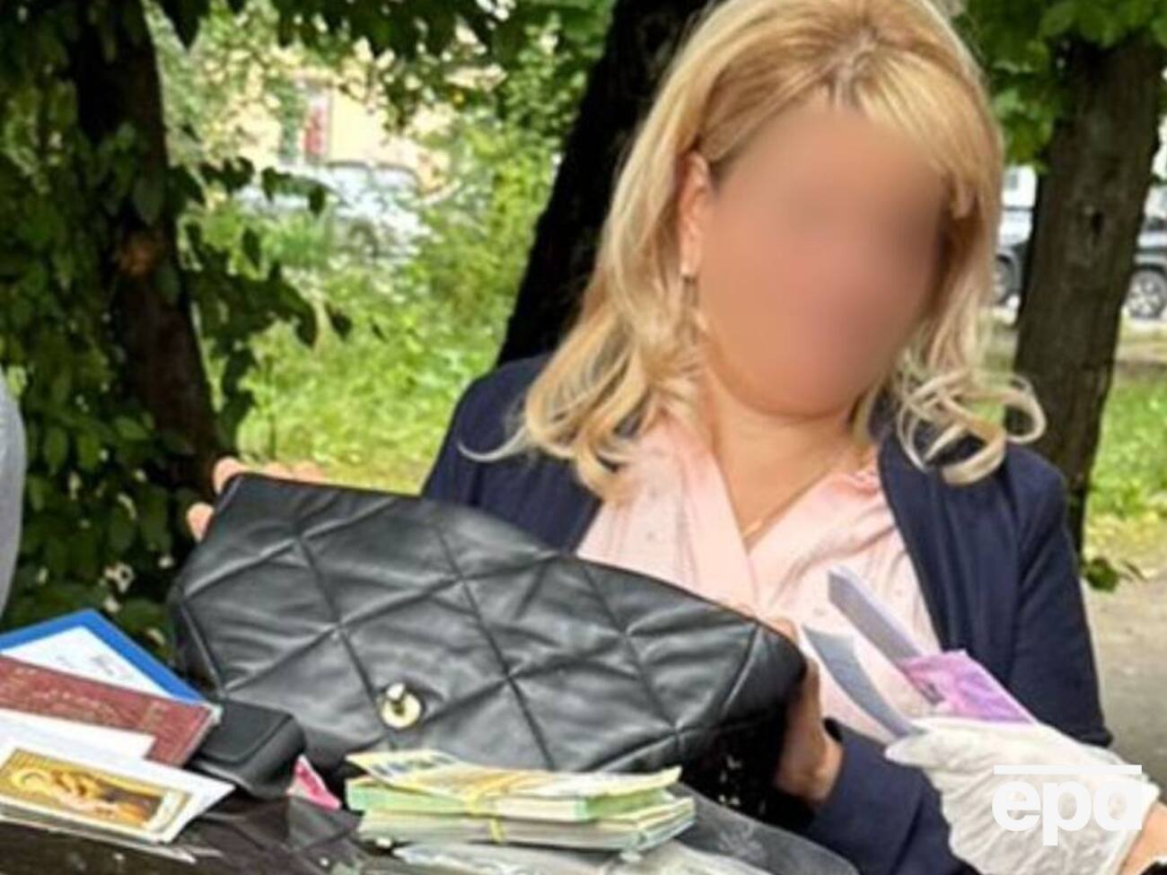 Адвокатку затримали під час отримання $3,5 тис. неправомірної вигоди, зазначили в ОГП
