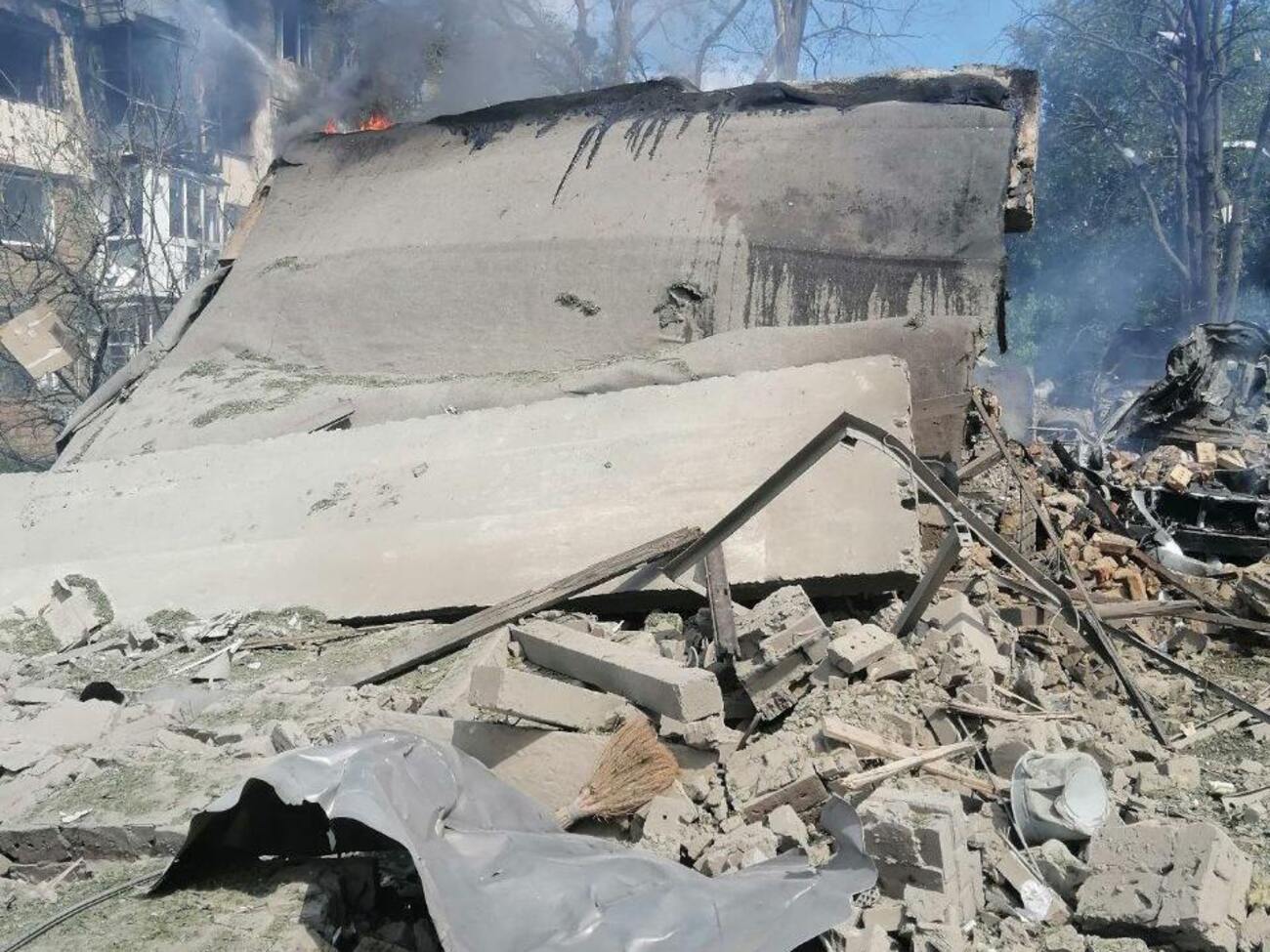 Енергетики обіцяють під'єднати більшість знеструмлених будинків у столиці найближчим часом
