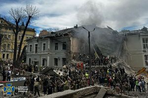 На місці прильоту в дитячу лікарню триває розбір завалів