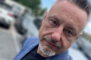 Нет сомнения, что удар по "Охматдету" готовился заранее. Такие удары проходят согласование с Путиным, но это не делает его единственным виновником