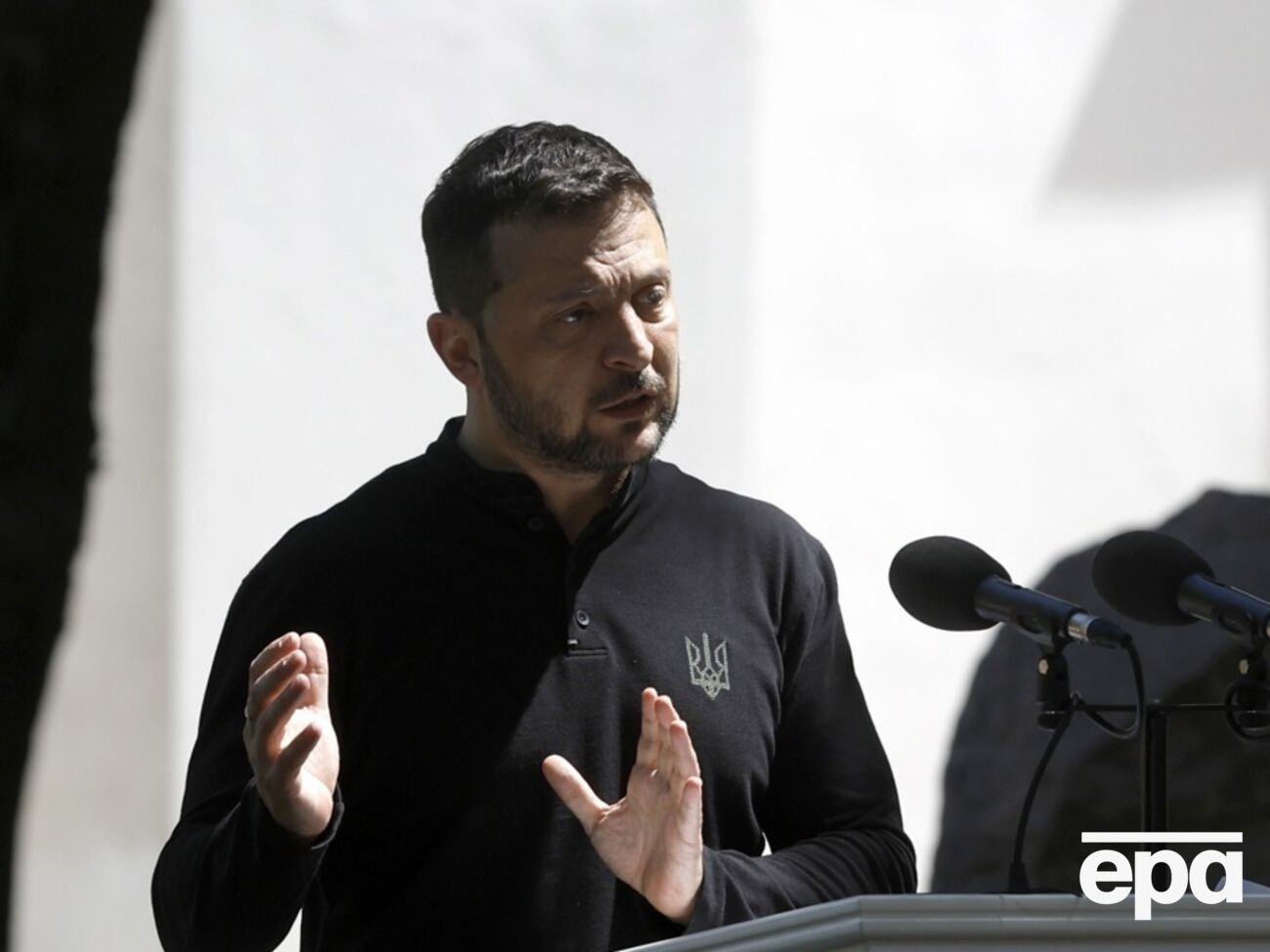 За словами президента, зараз триває розбір завалів