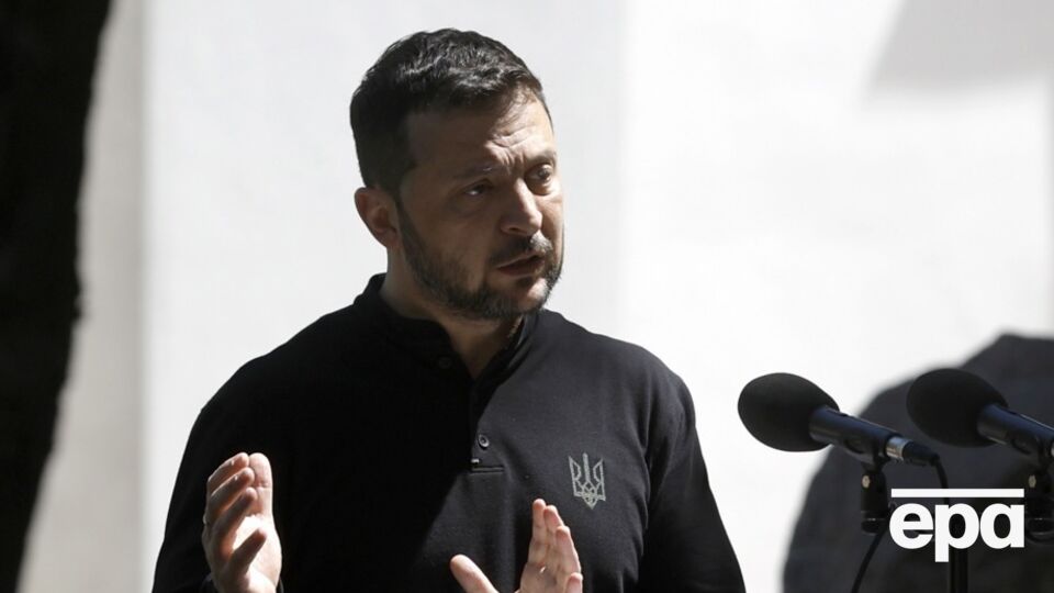 По словам президента, сейчас продолжается разбор завалов