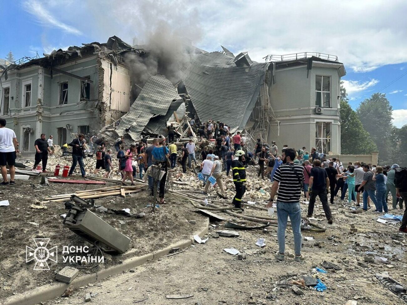 Унаслідок російської атаки значних руйнувань зазнали лікарні й житлові будинки в Києві