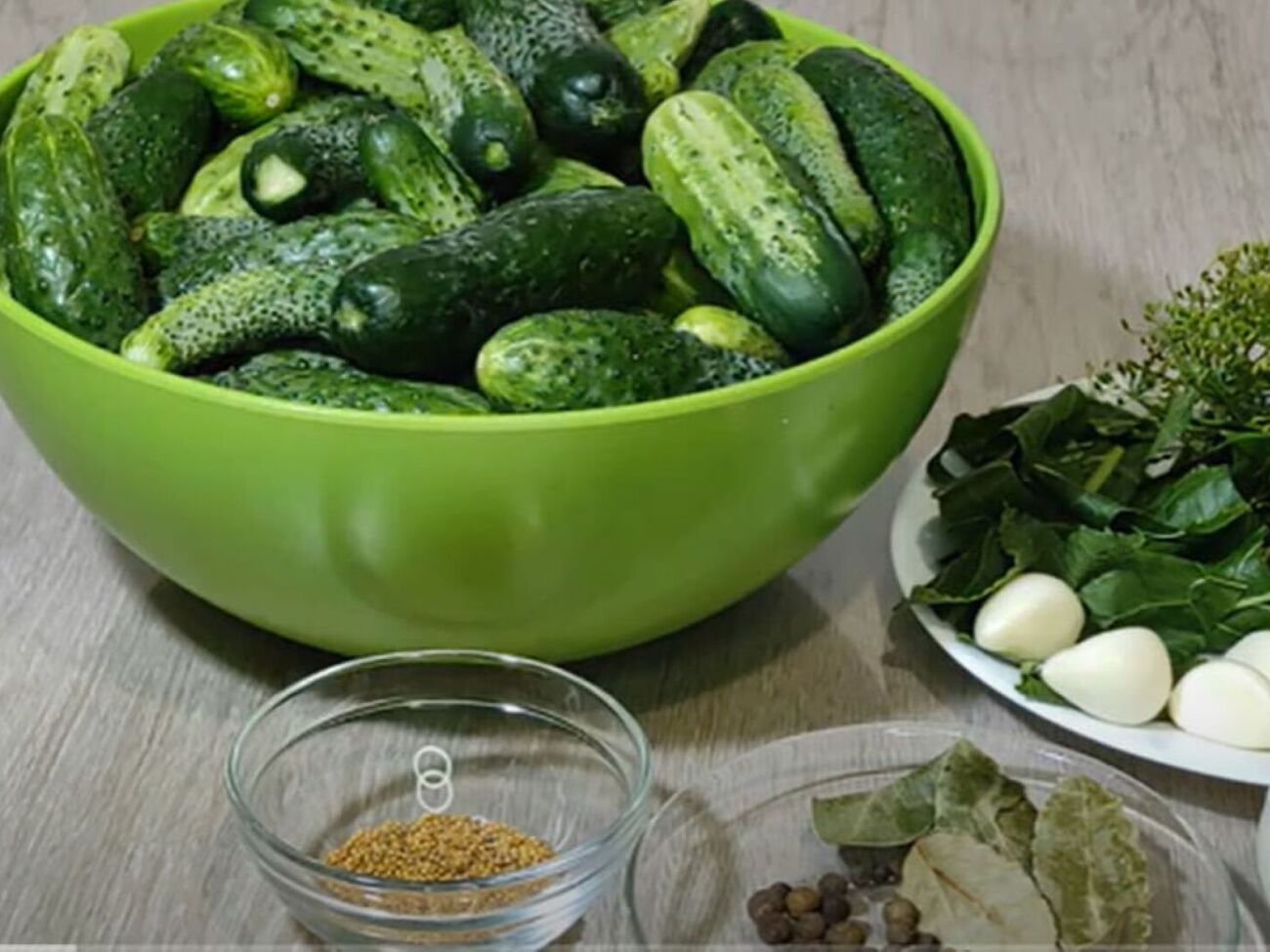 Завдяки гірчиці огірки збережуть свій хрускіт