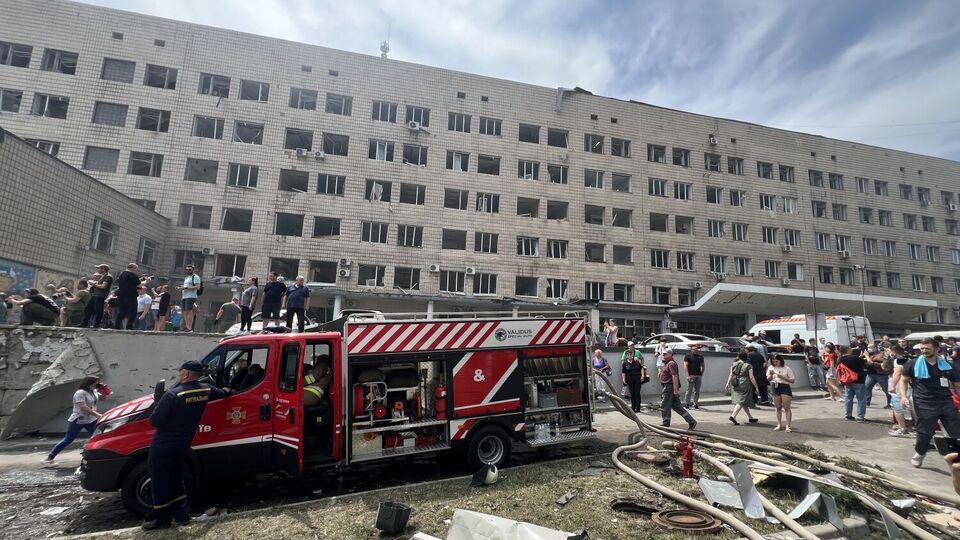 В момент атаки в "Охматдете" проводили три операции на сердце