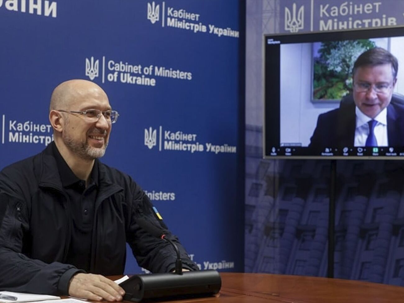 Шмигаль 1 серпня провів розмову з Домбровскісом