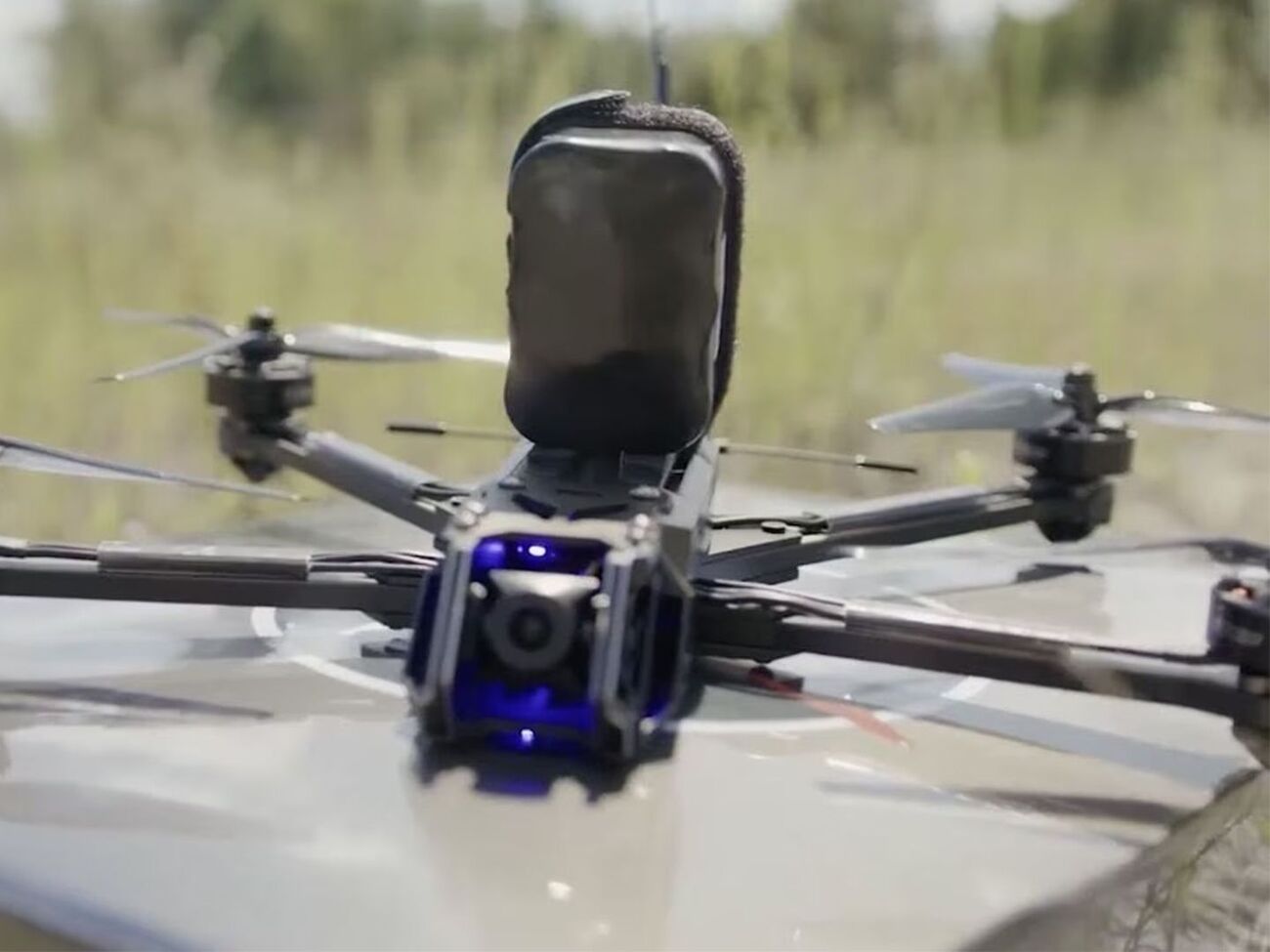 Через точні удари FPV-дронів горіли російські польові склади боєприпасів, місця розташування особового складу ворога і його засоби РЕБ, розповіли в ГУР МО
