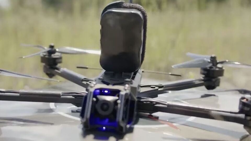 Через точні удари FPV-дронів горіли російські польові склади боєприпасів, місця розташування особового складу ворога і його засоби РЕБ, розповіли в ГУР МО