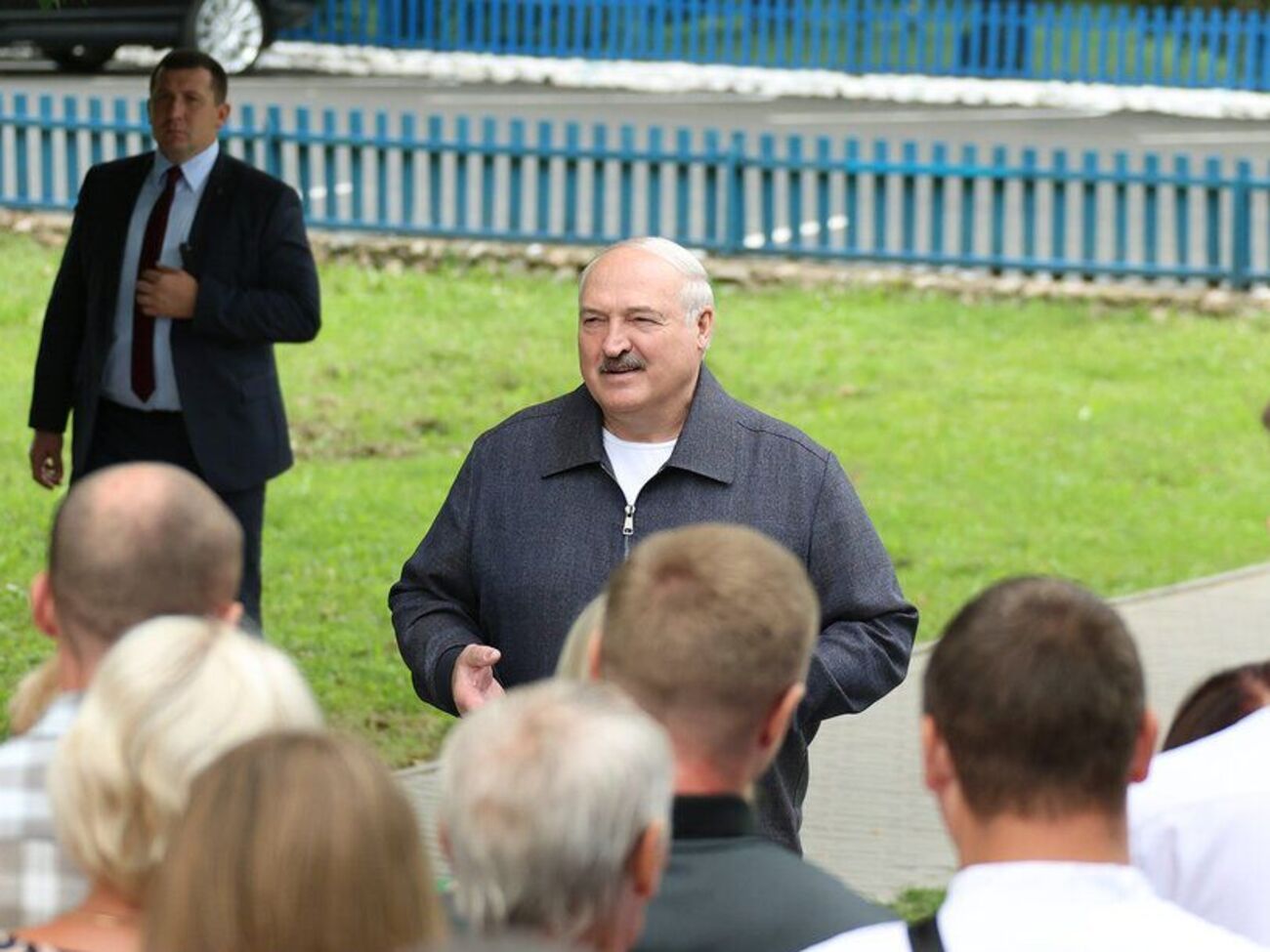 Лукашенко хоче, перш ніж піти, "залишити мирну і спокійну країну"