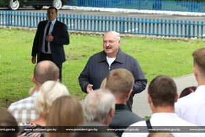 Лукашенко хочет, прежде, чем уйти, "оставить мирную и спокойную страну"