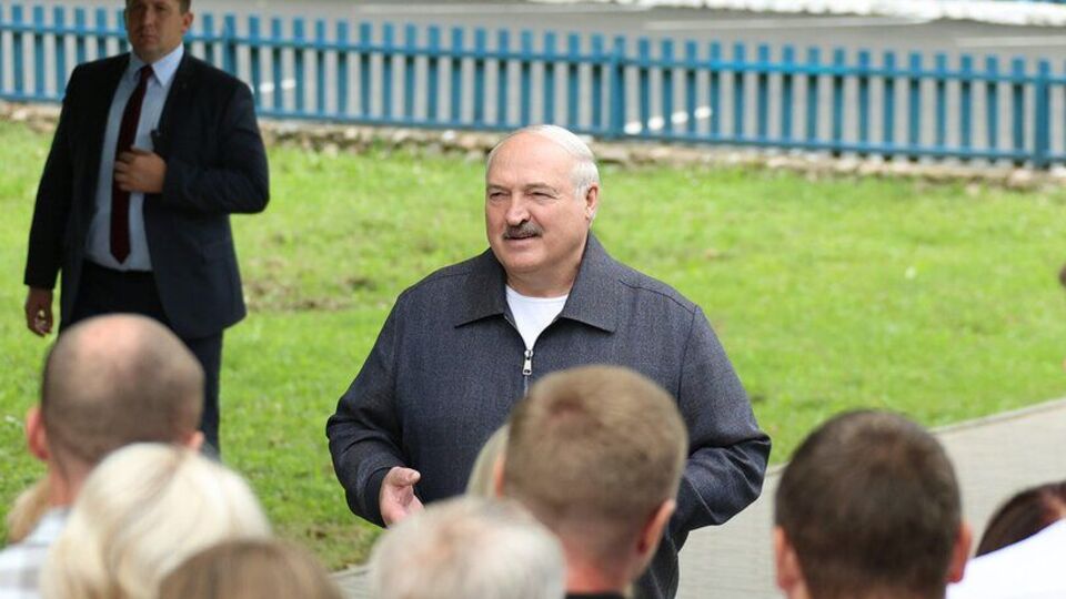 Лукашенко хоче, перш ніж піти, "залишити мирну і спокійну країну"