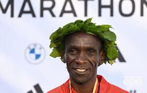 Кипчоге назвал свой забег в Париже "худшим марафоном"