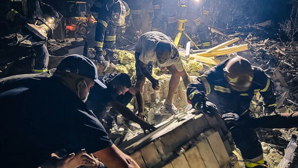 Обломки ракеты упали на частные дома в Броварском районе