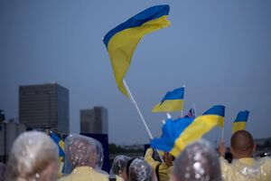 На церемонии открытия Олимпиады 2024 знаменосцами Украины были пловец Романчук и теннисистка Свитолина