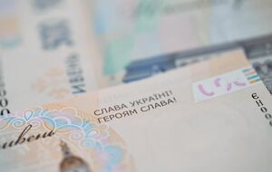 Напис додали в кутку купюри