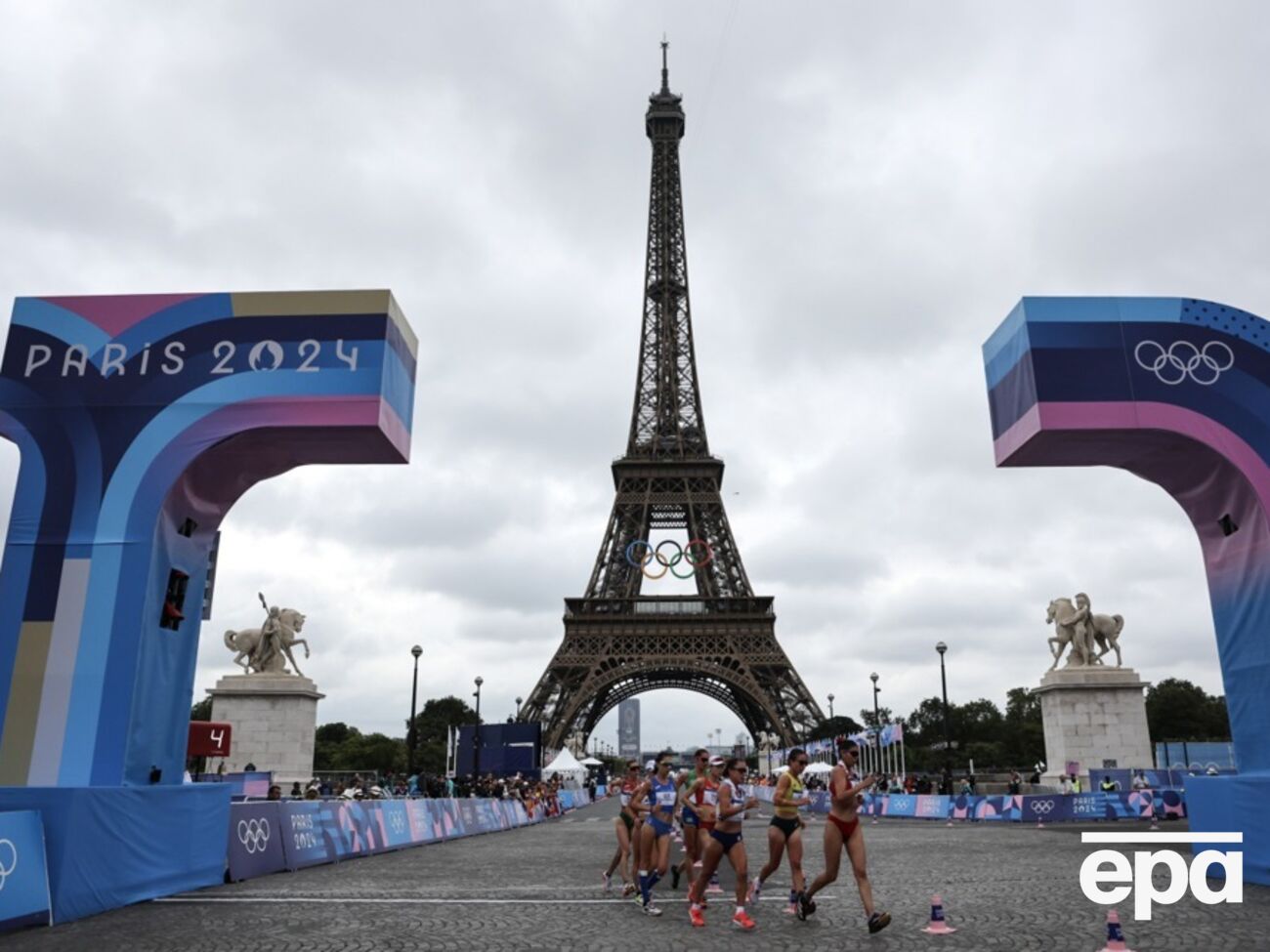 Ейфелеву вежу використовували під час церемонії відкриття Олімпіади