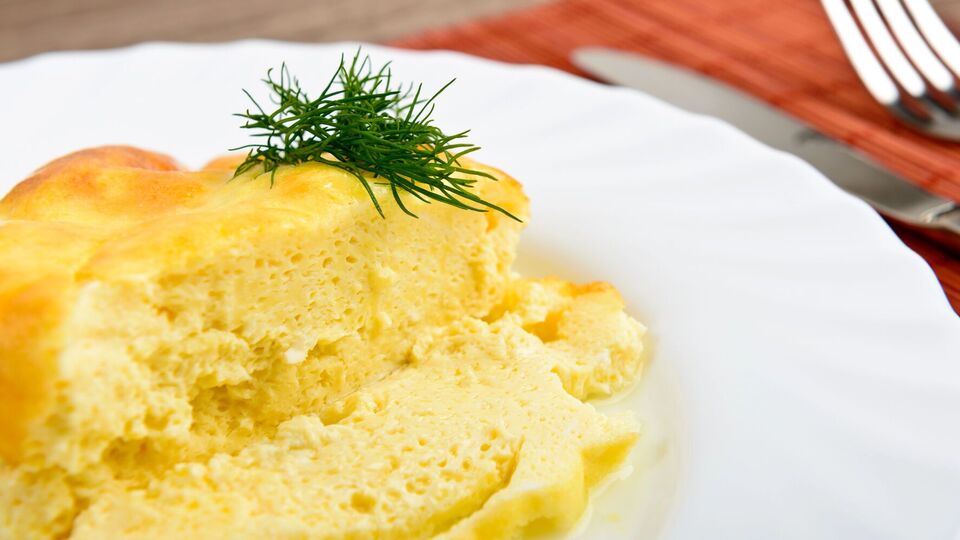 Ніжність омлету, "як в дитсадку", досягається завдяки запіканню