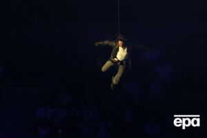 Круз: Спасибо, Париж. Возвращаюсь в Лос-Анджелес