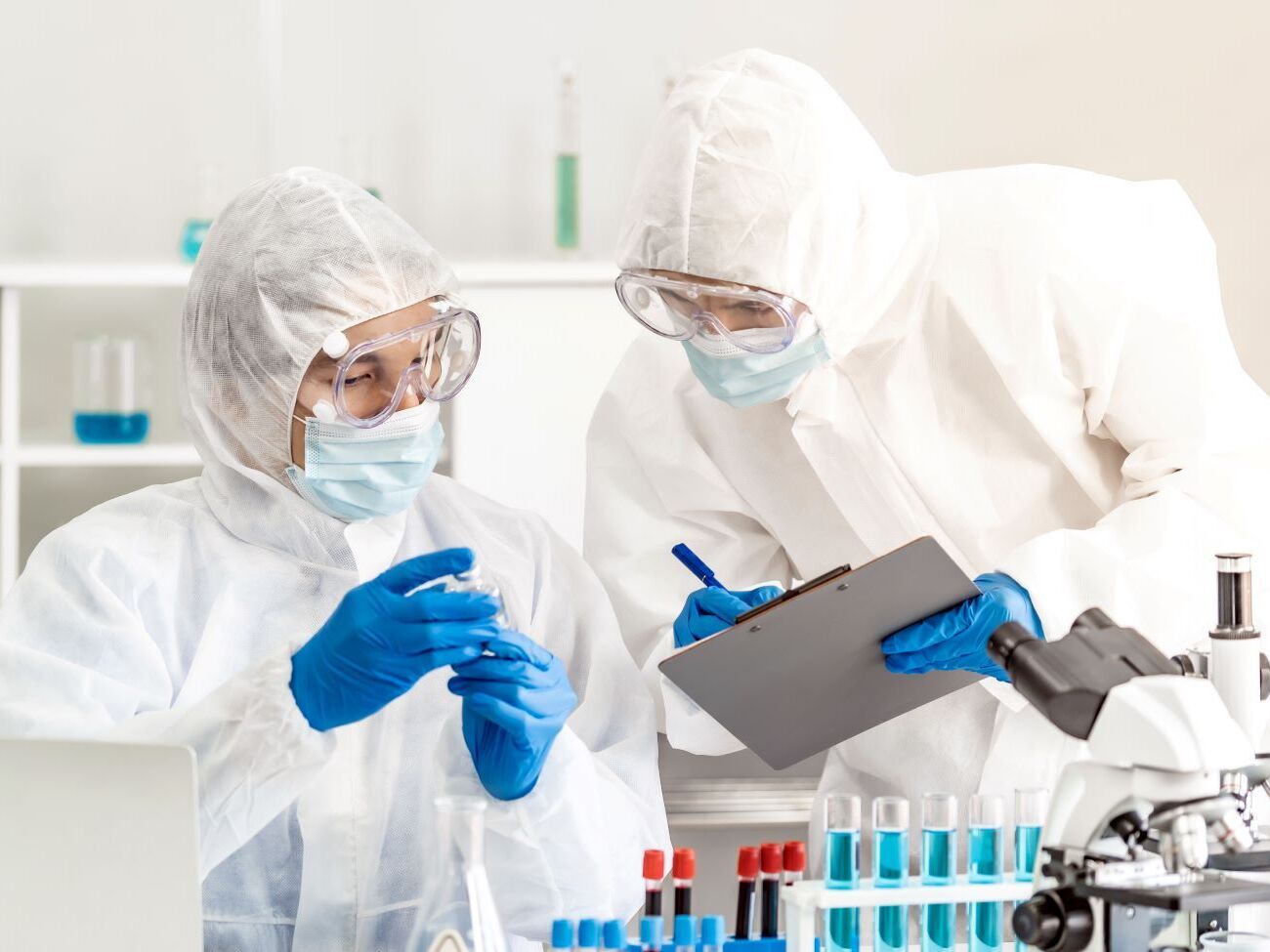 По официальным данным, в июле коронавирусом в Украине заболели почти 12 тыс. человек