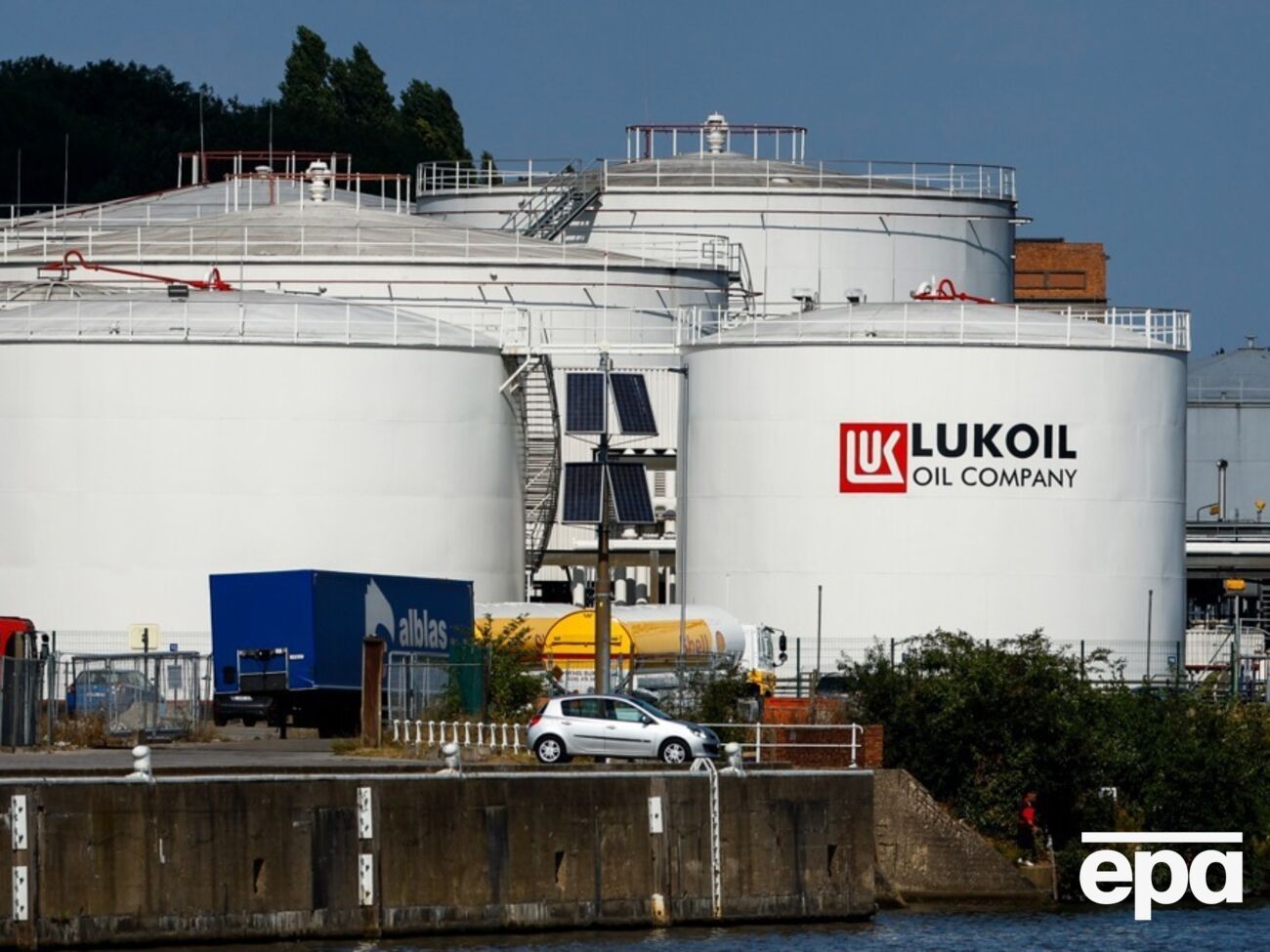 Больше всего сделок задерживают НПЗ компании ЛУКОЙЛ – "Коммерсантъ"