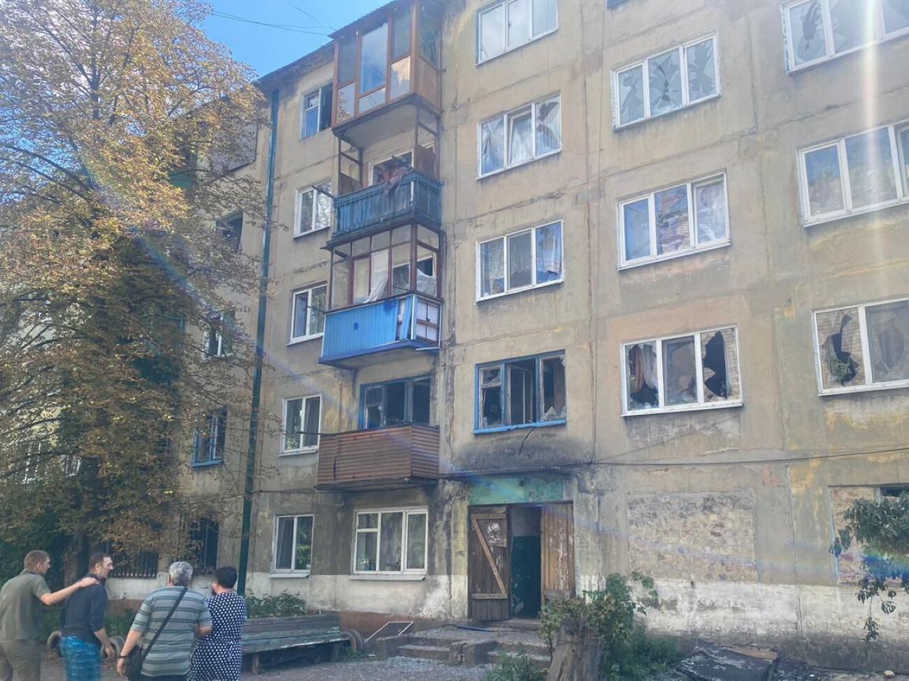 Российские военные повредили две многоэтажки в Украинске