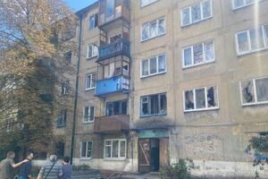 Російські військові пошкодили дві багатоповерхівки в Українську