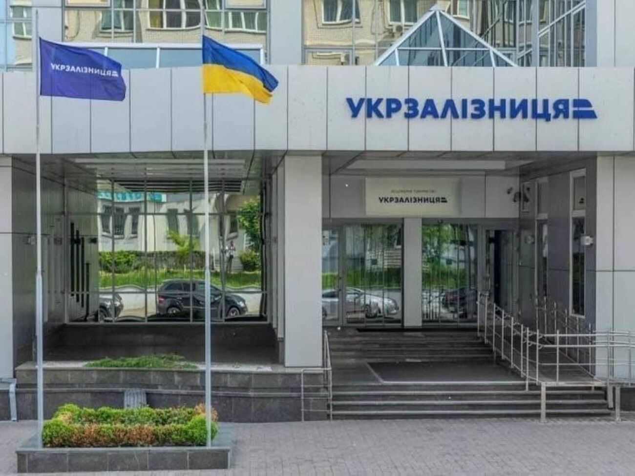 За перше півріччя "Укрзалізниця" відзвітувала про прибуток у розмірі 3,1 млрд грн, але прогнозує збитки 2,7 млрд грн за підсумками року