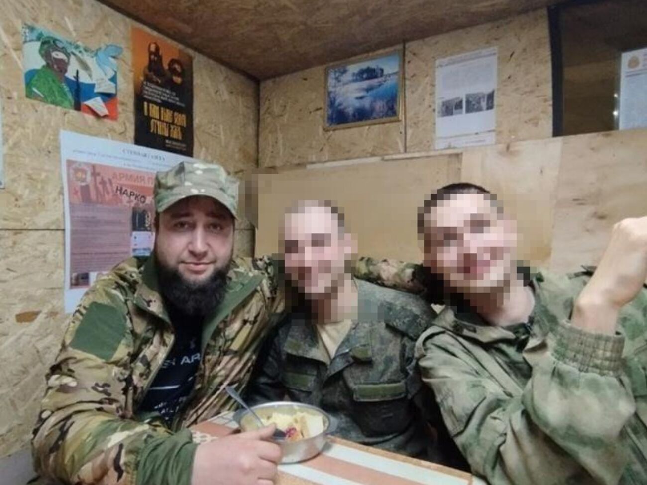 Українські дослідники заявили, що встановили особу кадировця, який знущався з російських строковиків