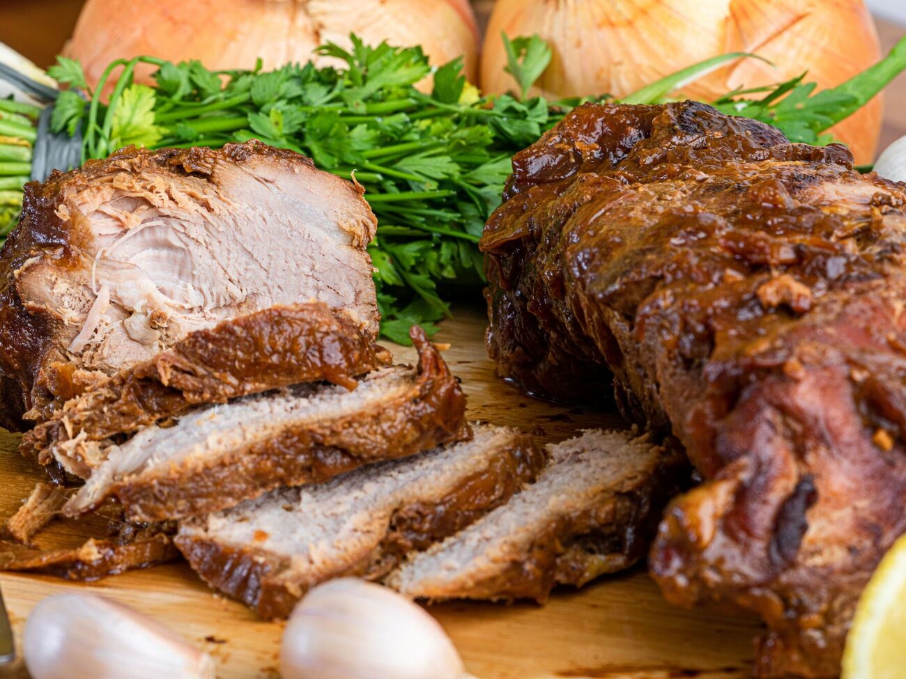 Соковита буженина готується лише одну годину