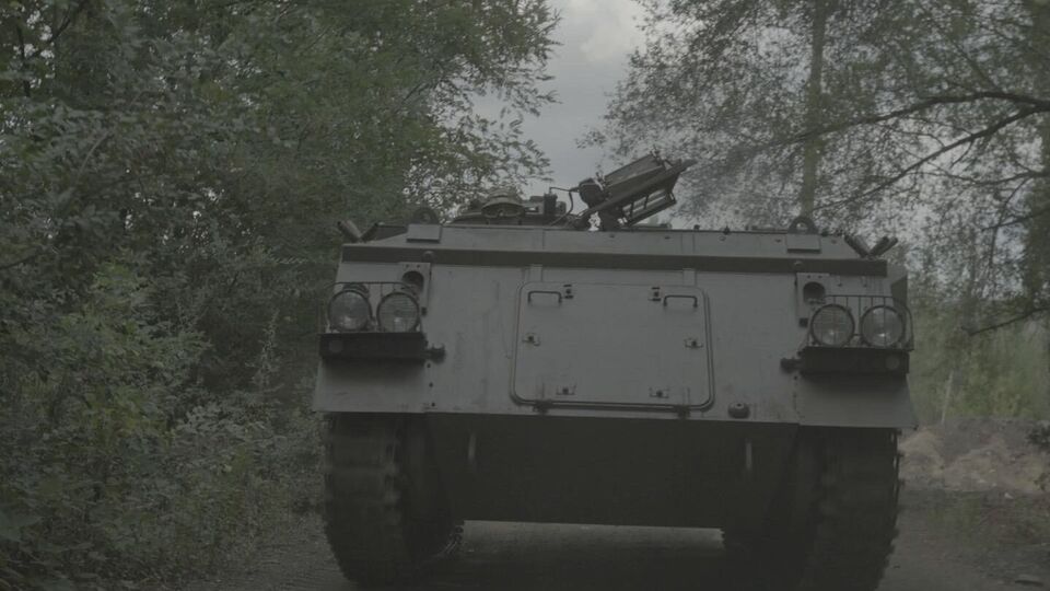 Благодаря своим компактным размерам и гусеничной ходовой части FV432 Mark 2 может передвигаться по сложной местности