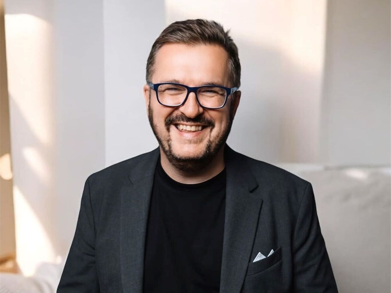 В августе 2024 года артист перестал скрывать, что состоит в новых отношениях