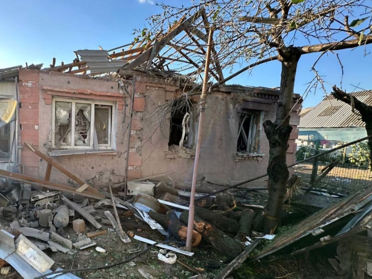 Лисак зазначив, що ворог обстрілював кілька населених пунктів